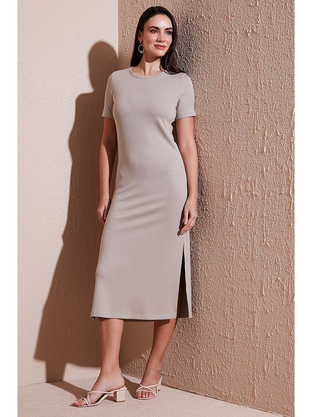 Lela Bej Regular Fit Bisiklet Yaka Yırtmaç Detaylı Midi Kadın Elbise 5866165