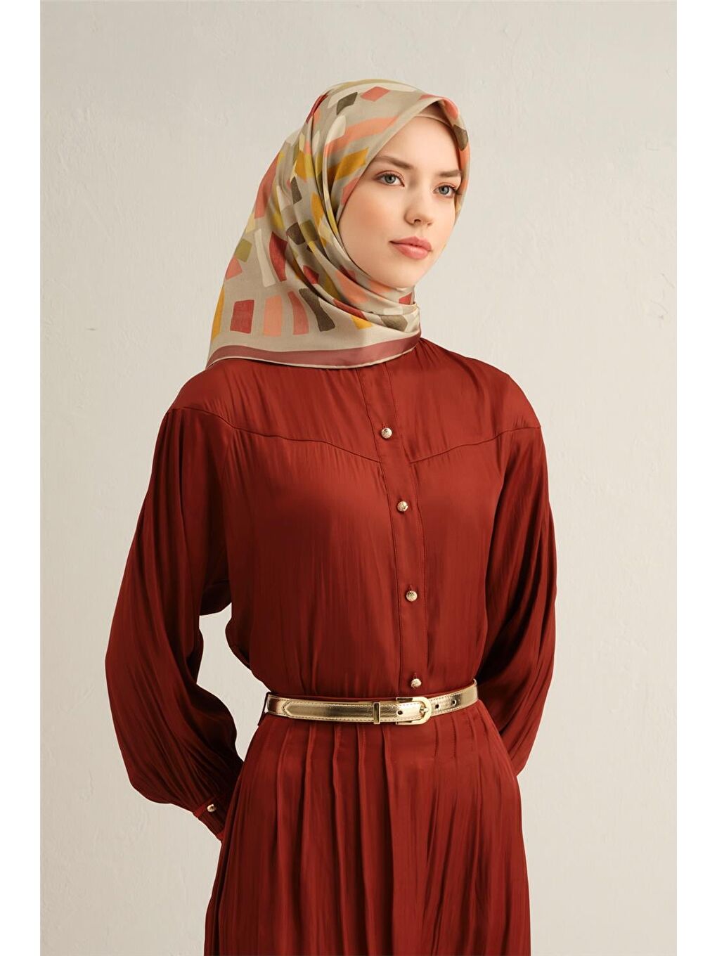 Kahverengi Çiçek Desenli İpek Sura Eşarp 9341 01