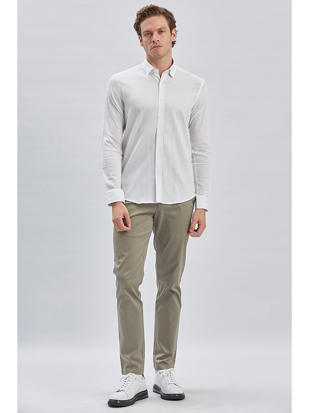 Beyaz Uzun Kollu Biritli Yaka Biyeli Pamuklu Elastanlı Casual Slim Fit Dar Kesim Gömlek 1004240232