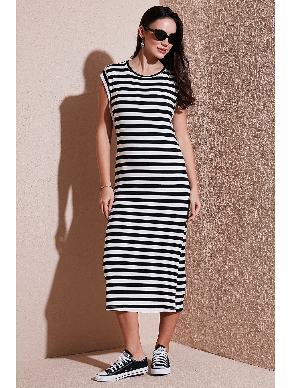 Siyah Regular Fit Bisiklet Yaka Çizgili Midi Boy Kadın Elbise 5866105-1