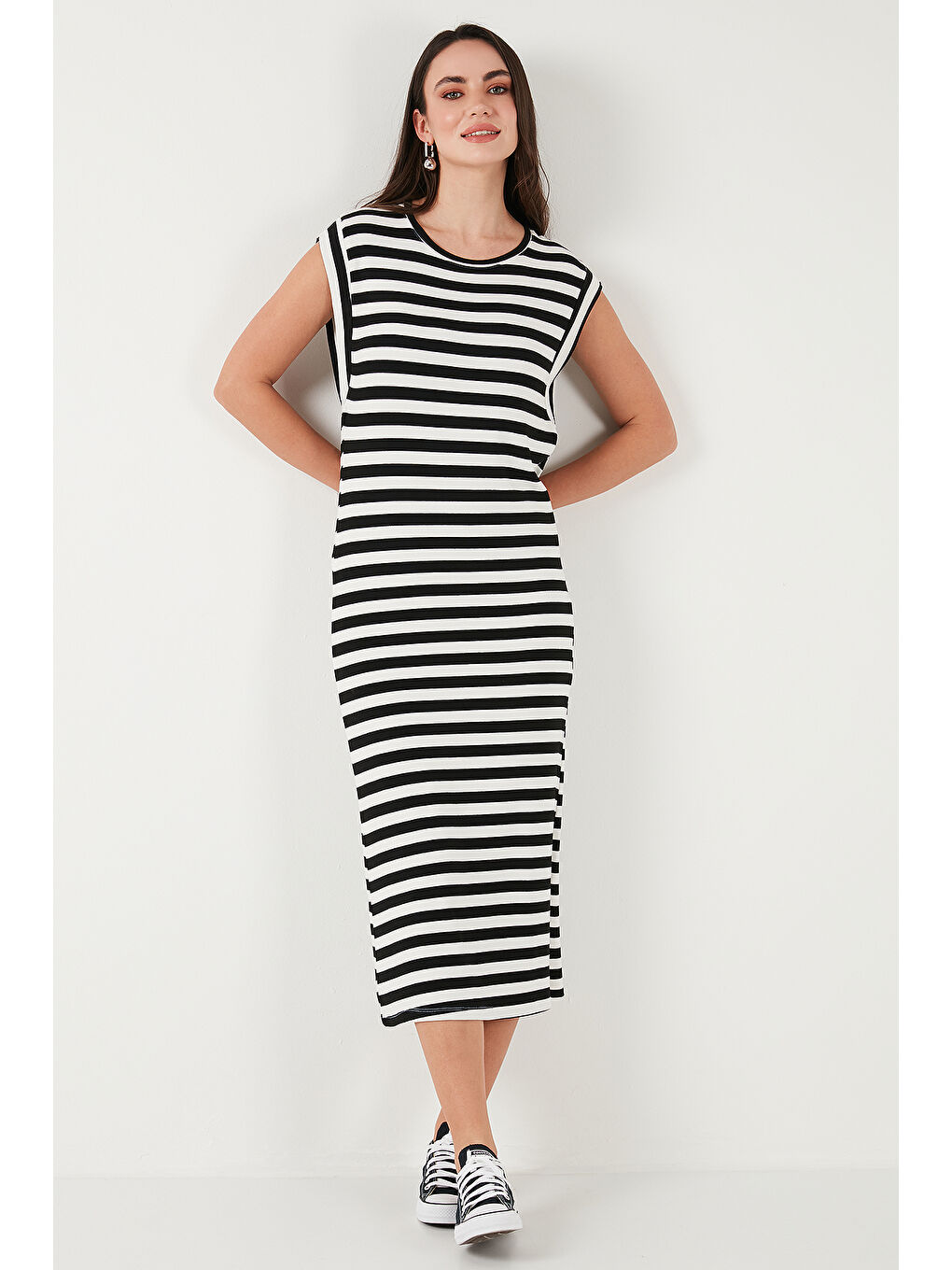 Siyah Regular Fit Bisiklet Yaka Çizgili Midi Boy Kadın Elbise 5866105-4