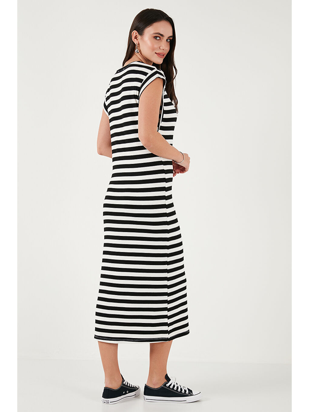 Siyah Regular Fit Bisiklet Yaka Çizgili Midi Boy Kadın Elbise 5866105-6