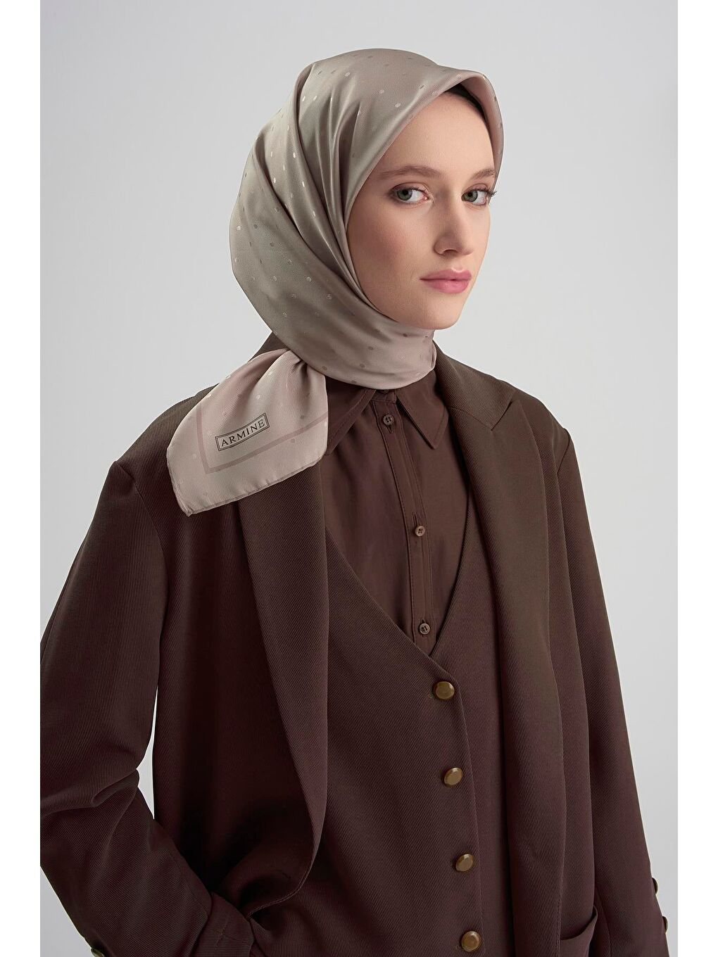 Bej Jakarlı İpek Eşarp Puantiyeli 2 19-1