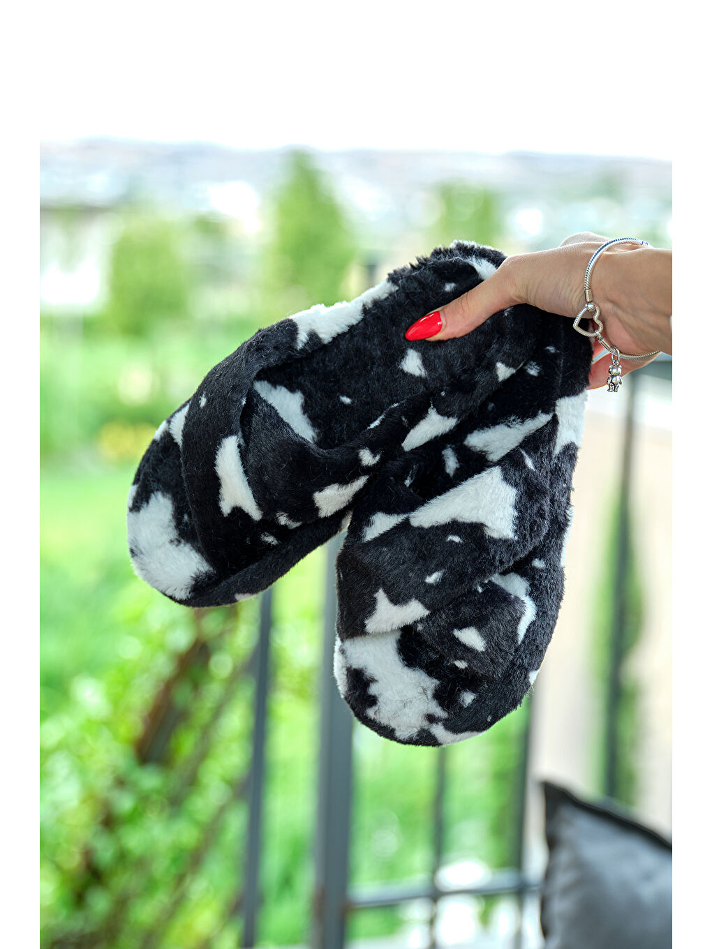 Kadın Siyah Desenli Pelüş Çapraz Ev Terliği-2