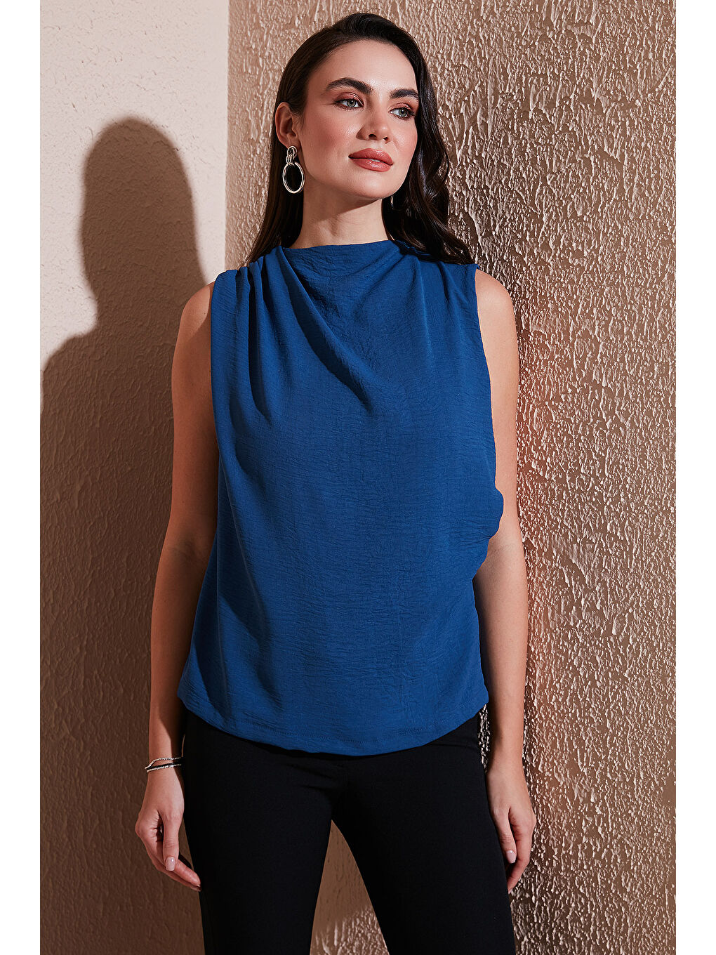 İndigo Slim Fit Dik Yaka Omuz Büzgülü Kadın Bluz 6527836