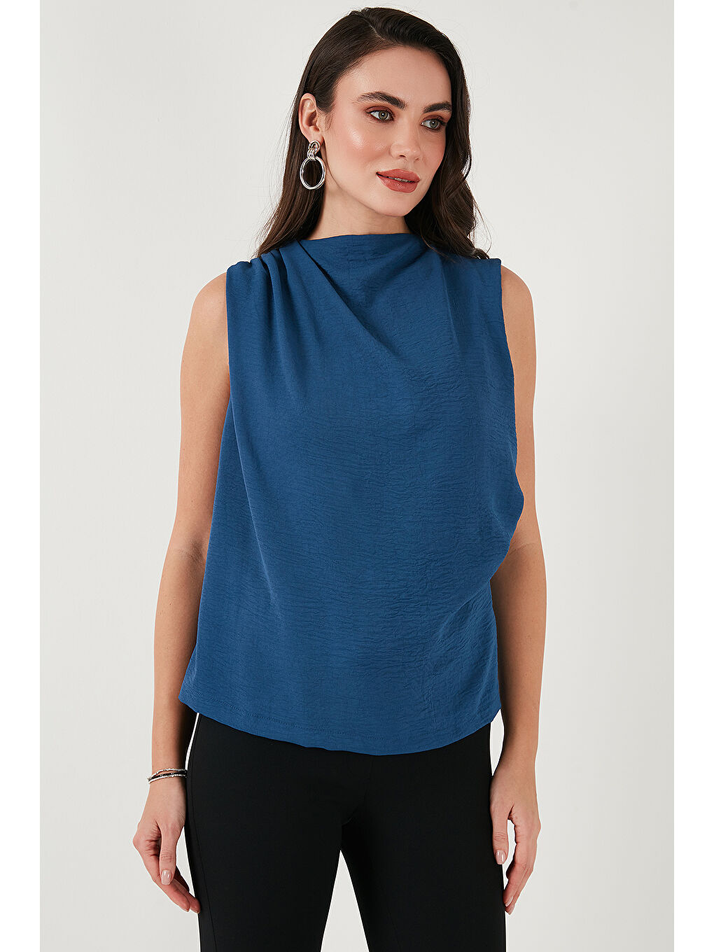 İndigo Slim Fit Dik Yaka Omuz Büzgülü Kadın Bluz 6527836-2