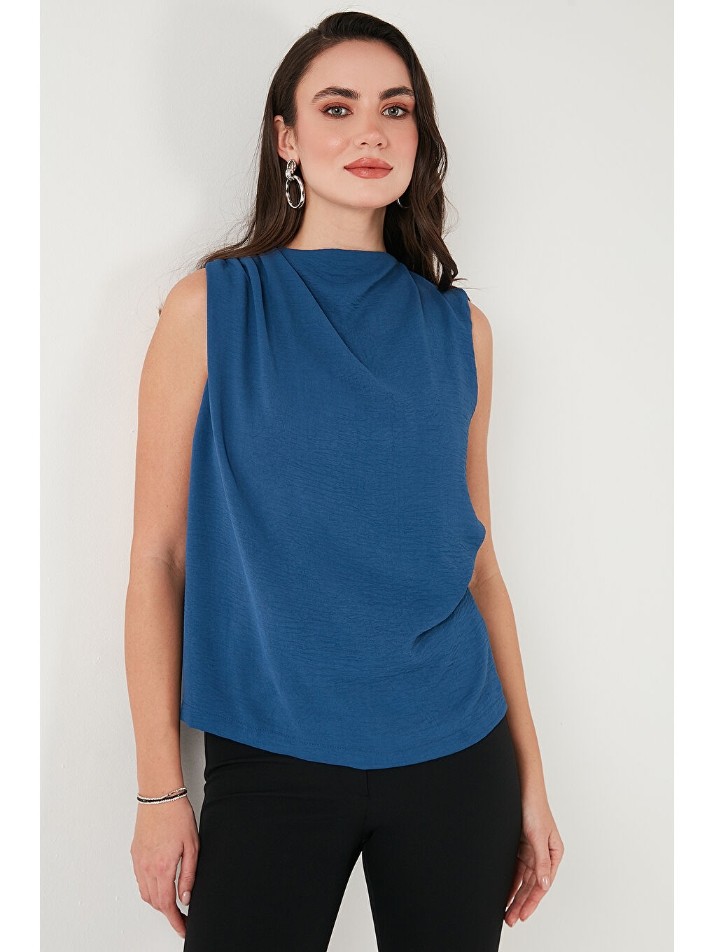 İndigo Slim Fit Dik Yaka Omuz Büzgülü Kadın Bluz 6527836-4