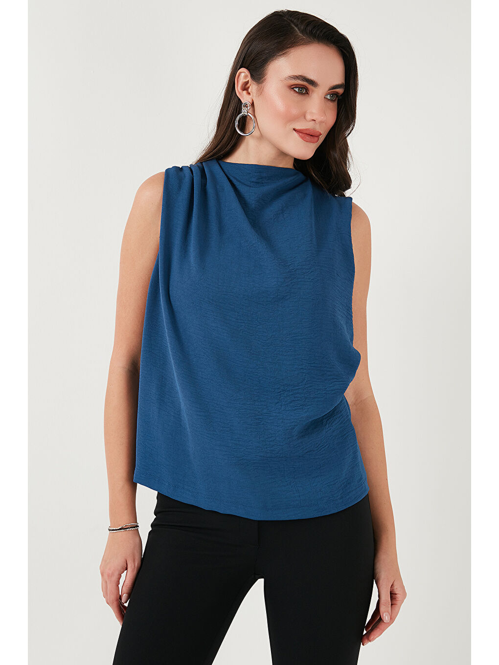 İndigo Slim Fit Dik Yaka Omuz Büzgülü Kadın Bluz 6527836-5