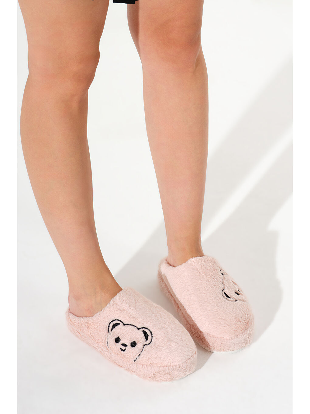 Pembe Kadın Pudra Ayıcık Desenli Önü Kapalı Pelüş Ev Terliği-1