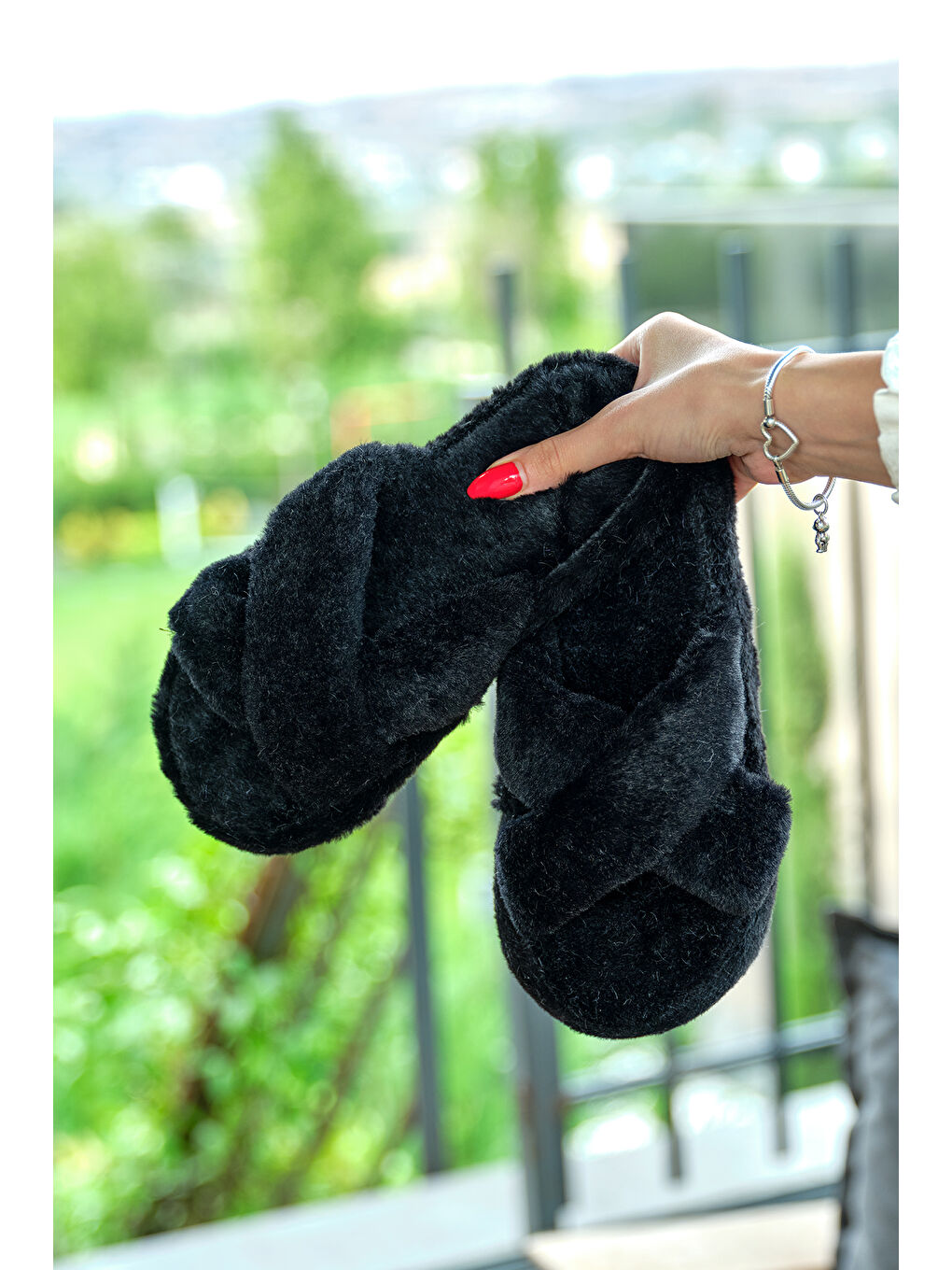 Kadın Siyah Çapraz Pelüş Ev Terliği-2