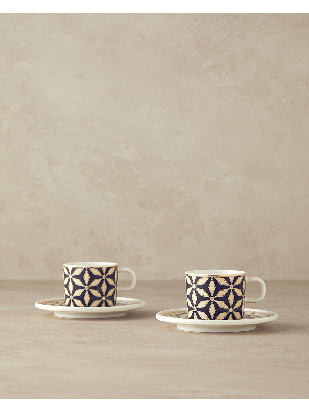 Modern Sense Bone Porselen Kahve Fincan Takımı 4 Parça 2 Kişilik Siyah