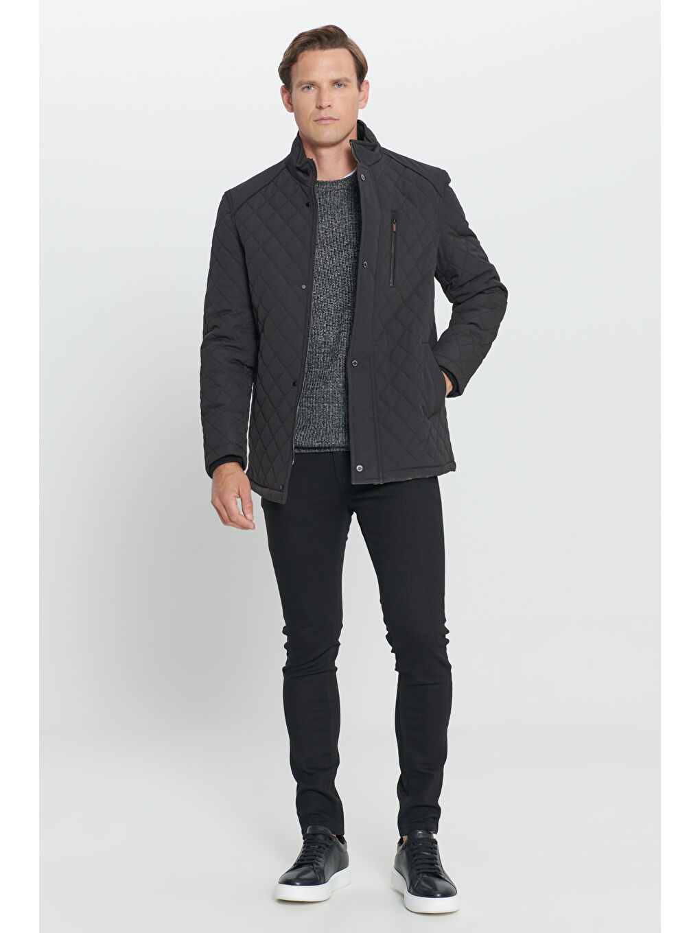 Erkek Siyah Standart Fit Normal Kesim Dik Yaka Desenli Kapitone Overcoat-1