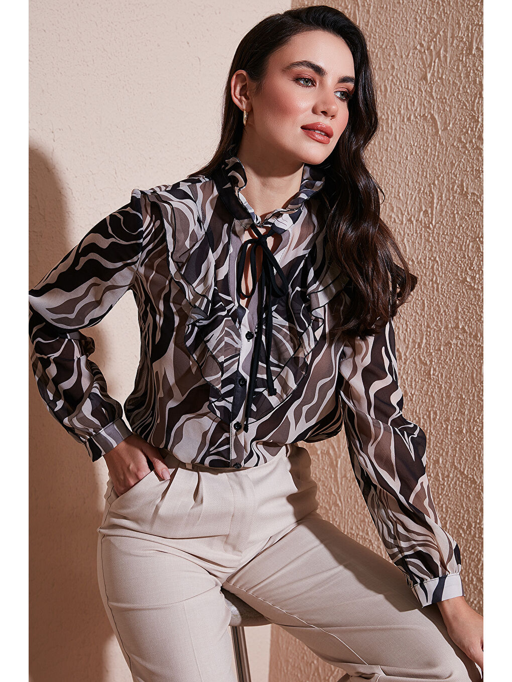 Haki Desenli Bağlamalı V Yaka Şifon Kadın Gömlek 611Go0192-1