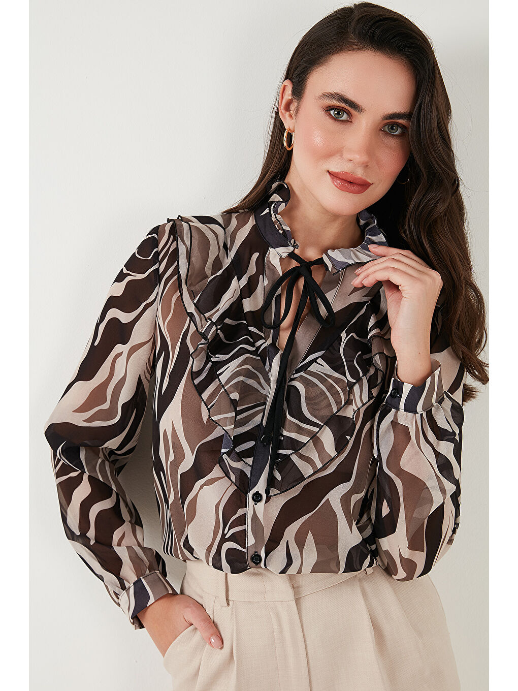 Haki Desenli Bağlamalı V Yaka Şifon Kadın Gömlek 611Go0192-4