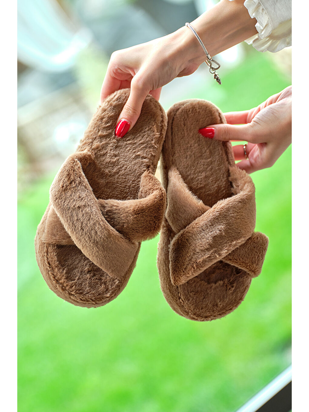 Bej Kadın Vizon Çapraz Pelüş Ev Terliği-3