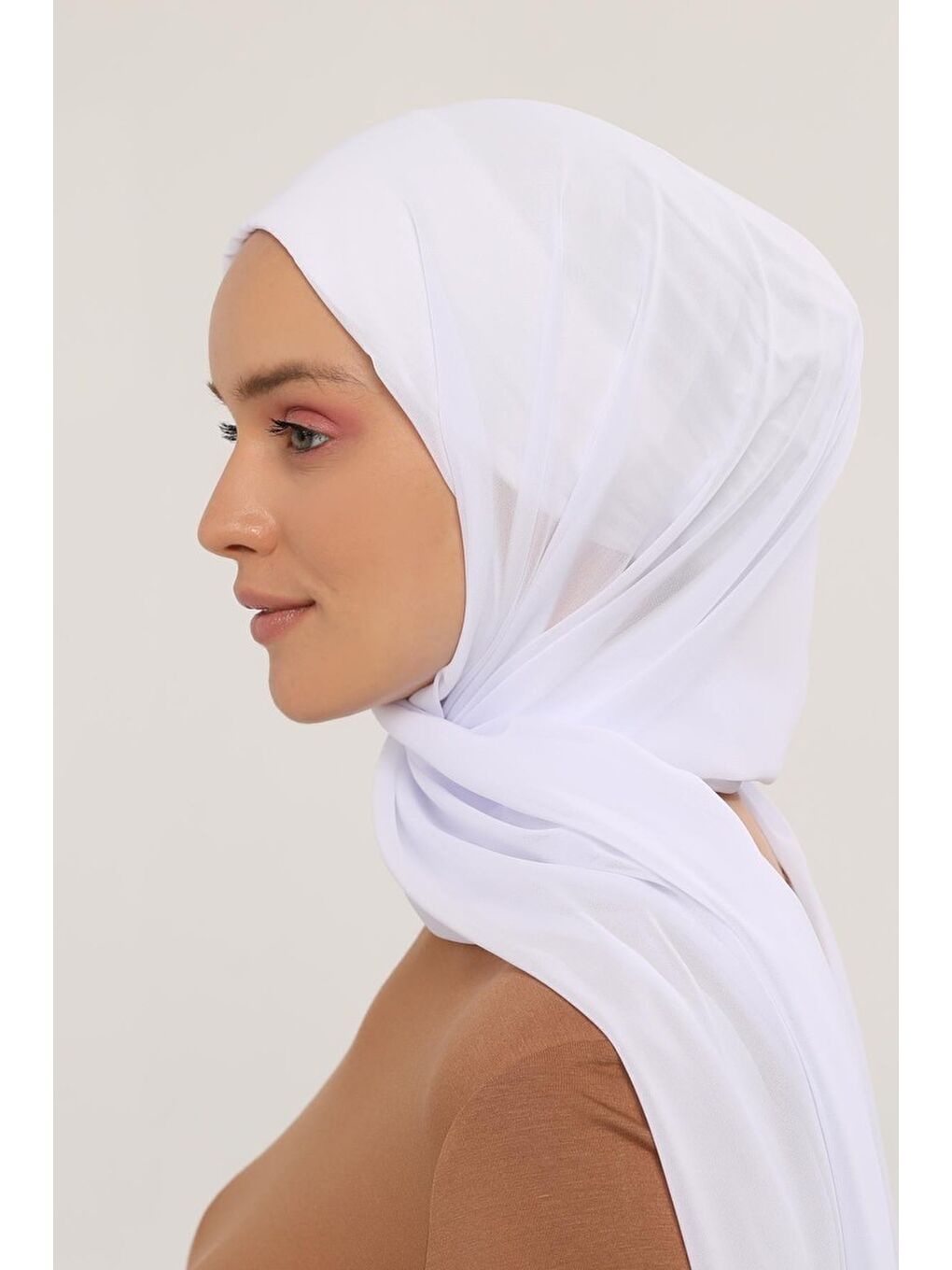 Beyaz Hazır Pratik Lüks Geçmeli Lastikli Boneli Şifon Şal-4