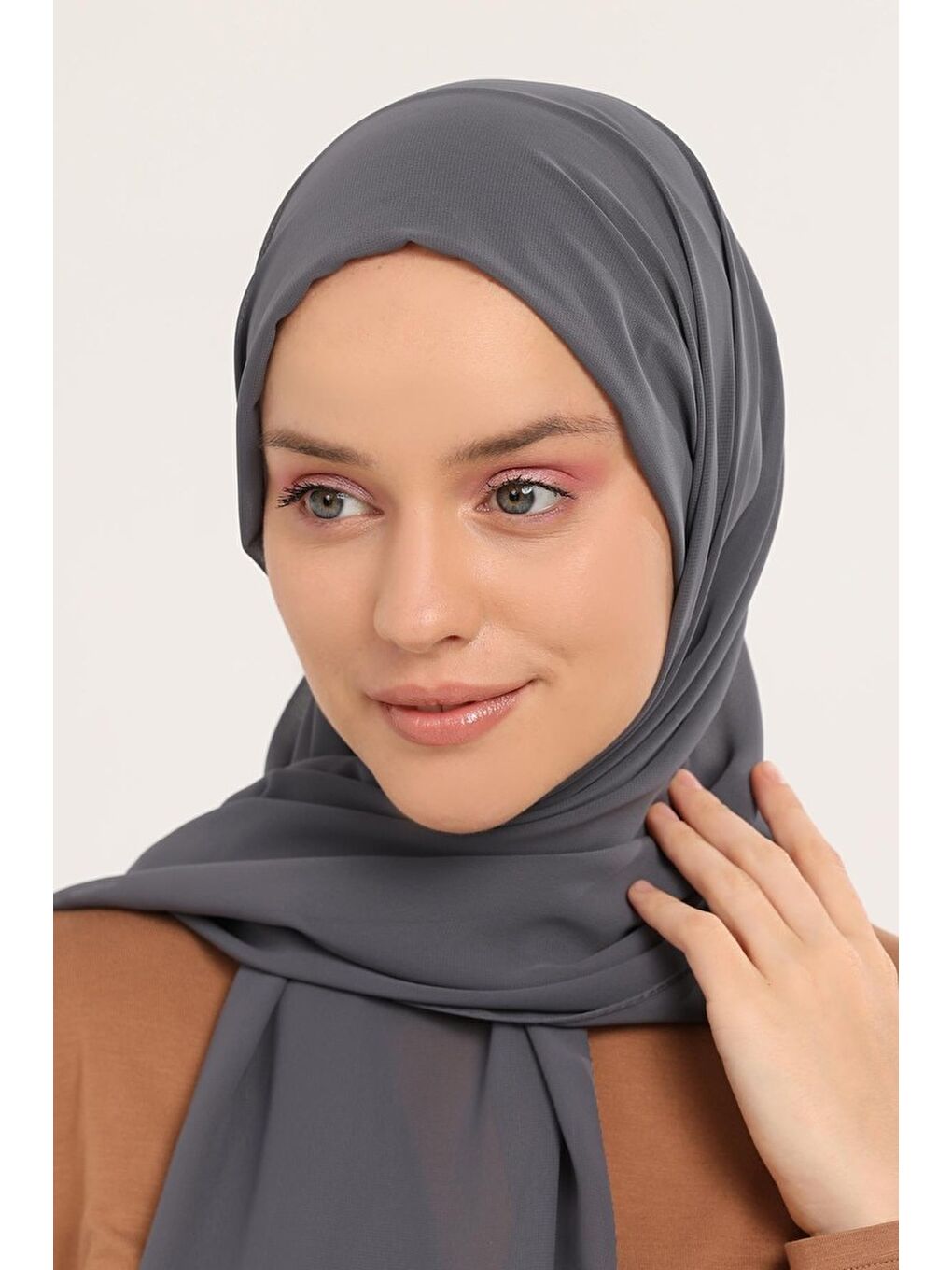 Gri Hazır Pratik Lüks Geçmeli Lastikli Boneli Şifon Şal-2