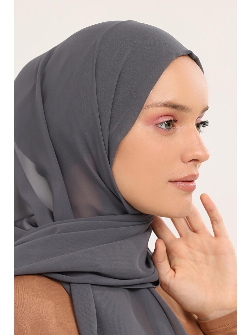 Gri Hazır Pratik Lüks Geçmeli Lastikli Boneli Şifon Şal-3