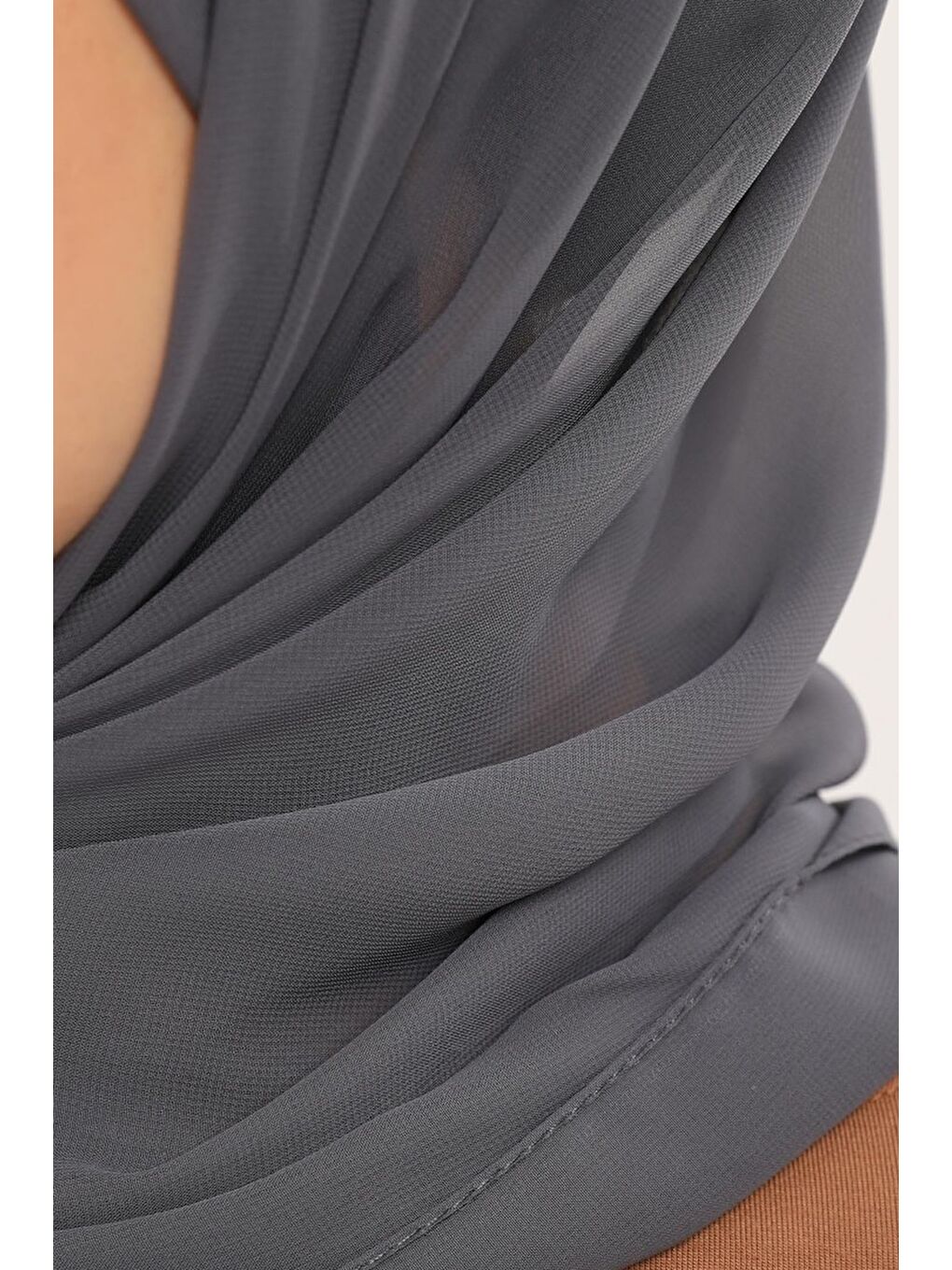 Gri Hazır Pratik Lüks Geçmeli Lastikli Boneli Şifon Şal-4