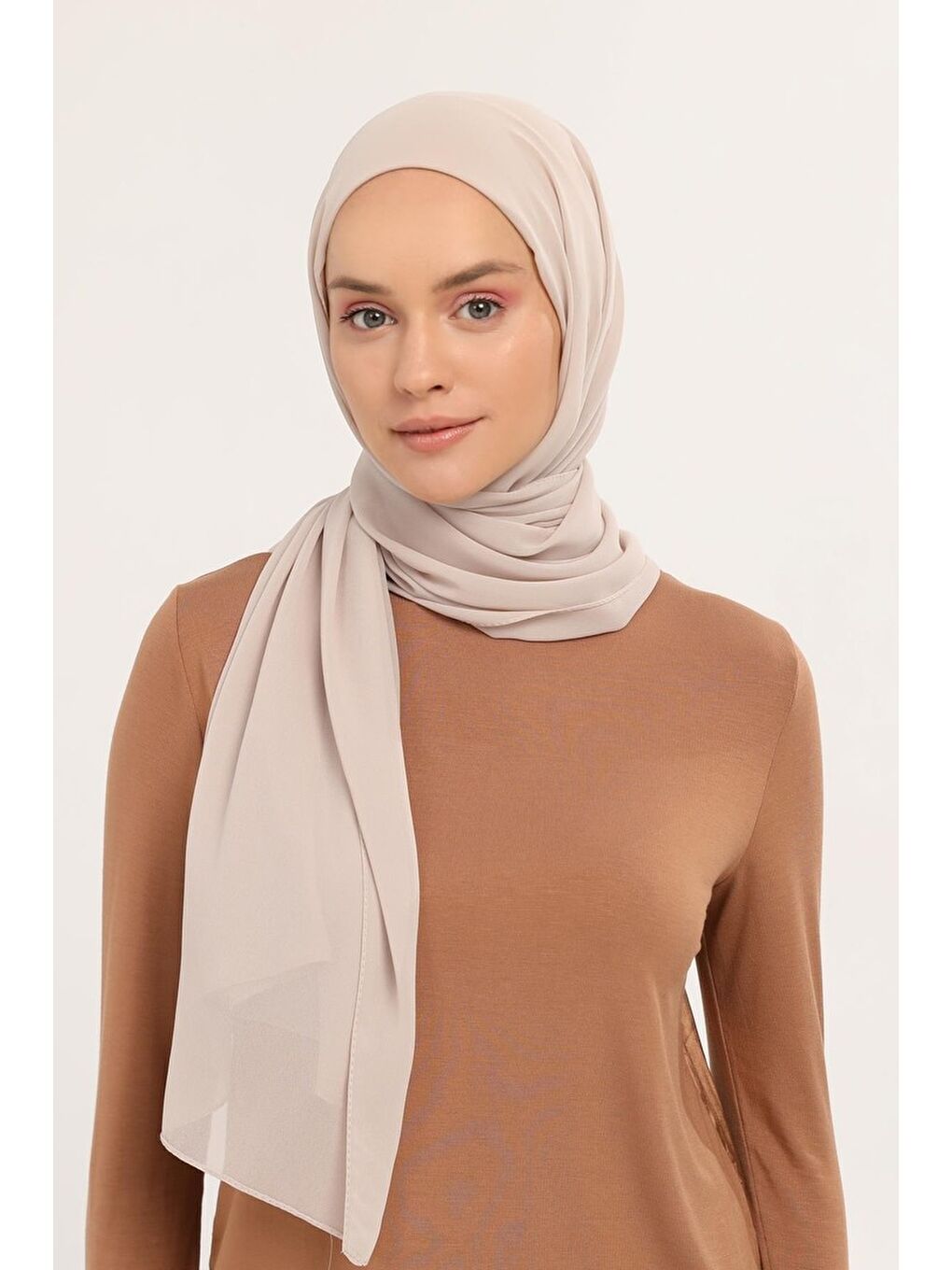 Bej Hazır Pratik Lüks Geçmeli Lastikli Boneli Şifon Şal