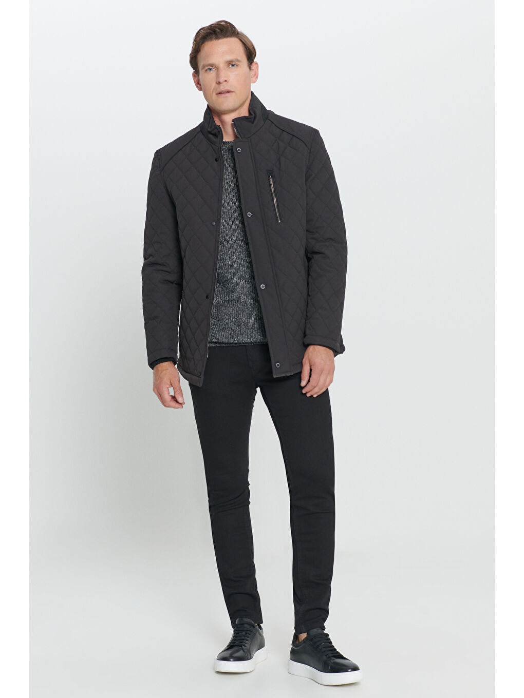 Erkek Siyah Standart Fit Normal Kesim Dik Yaka Desenli Kapitone Overcoat-3