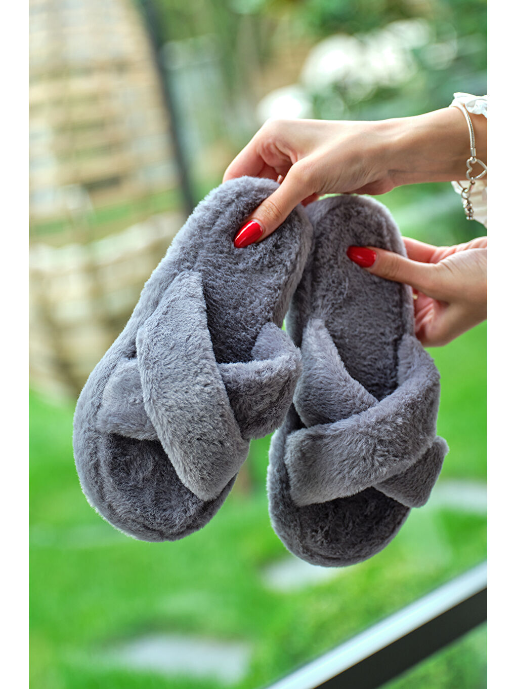 Gri Kadın Füme Çapraz Pelüş Ev Terliği-3