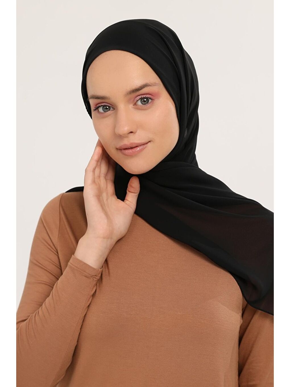 Siyah Hazır Pratik Lüks Geçmeli Lastikli Boneli Şifon Şal-2