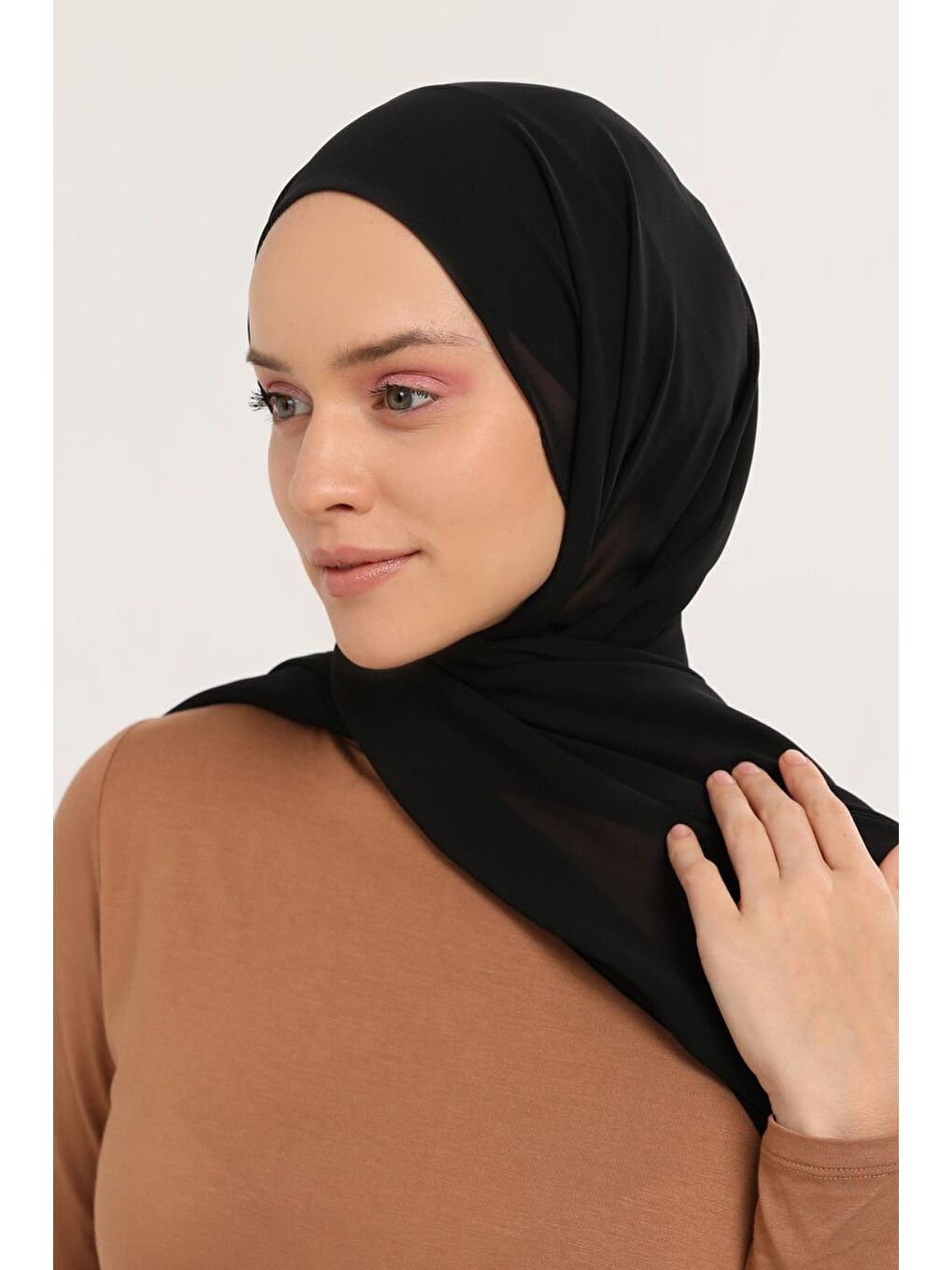 Siyah Hazır Pratik Lüks Geçmeli Lastikli Boneli Şifon Şal-4