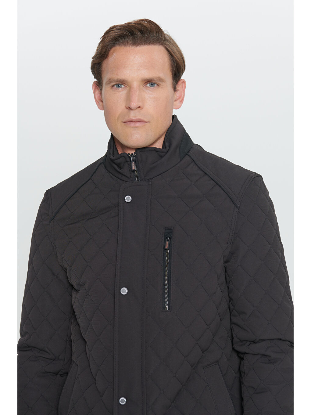 Erkek Siyah Standart Fit Normal Kesim Dik Yaka Desenli Kapitone Overcoat-4