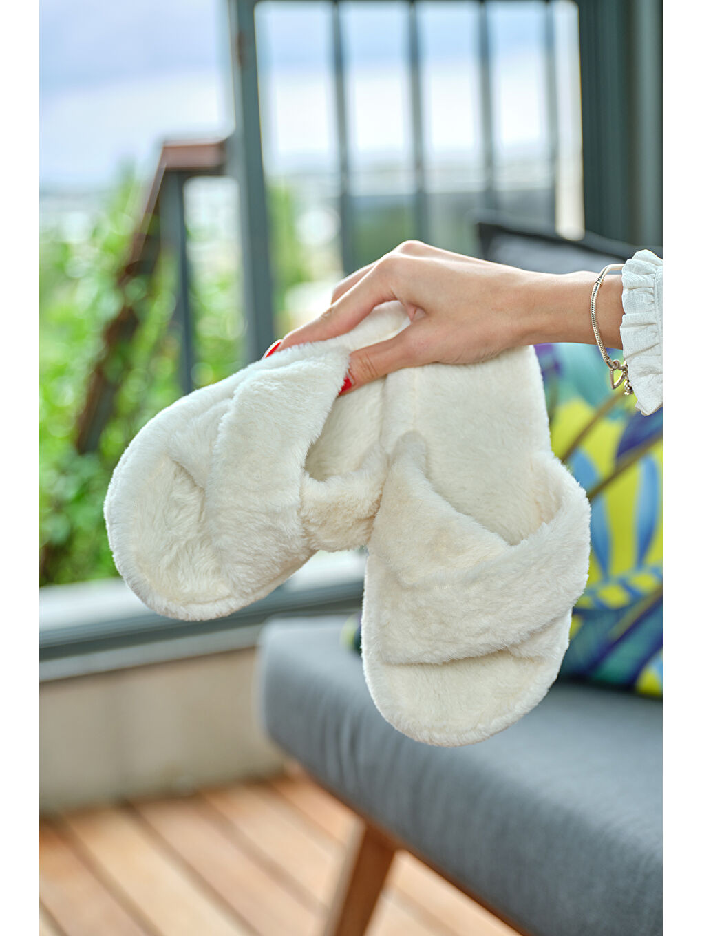 Kadın Bej Çapraz Pelüş Ev Terliği-2