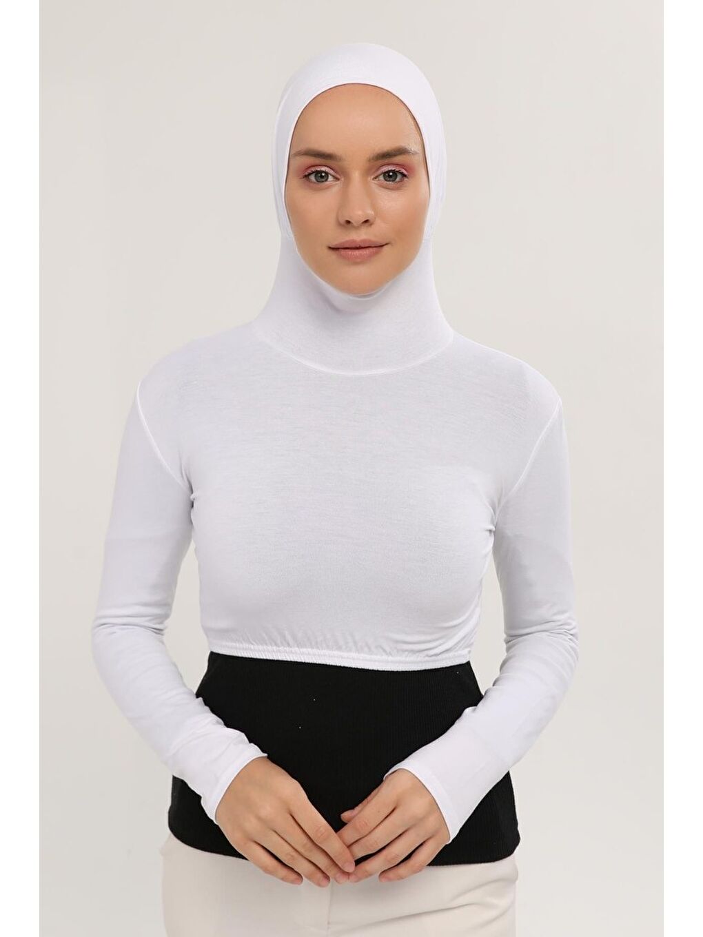 Beyaz Uzun Kollu Boyunluklu Boneli Yarım Body