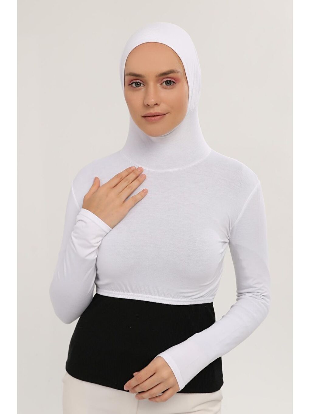 Beyaz Uzun Kollu Boyunluklu Boneli Yarım Body-1