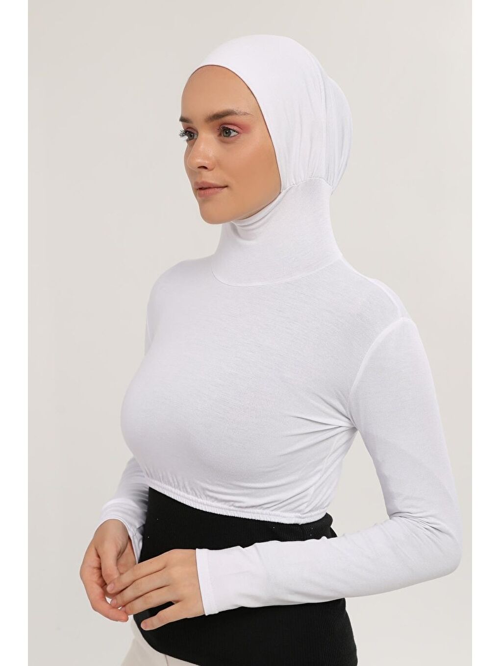 Beyaz Uzun Kollu Boyunluklu Boneli Yarım Body-2