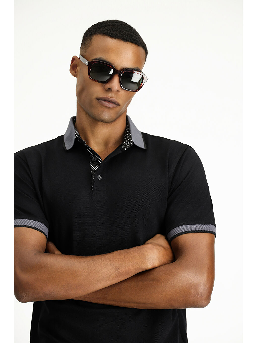 Siyah Polo Yaka Regular Fit Desenli Pamuklu Tişört-1