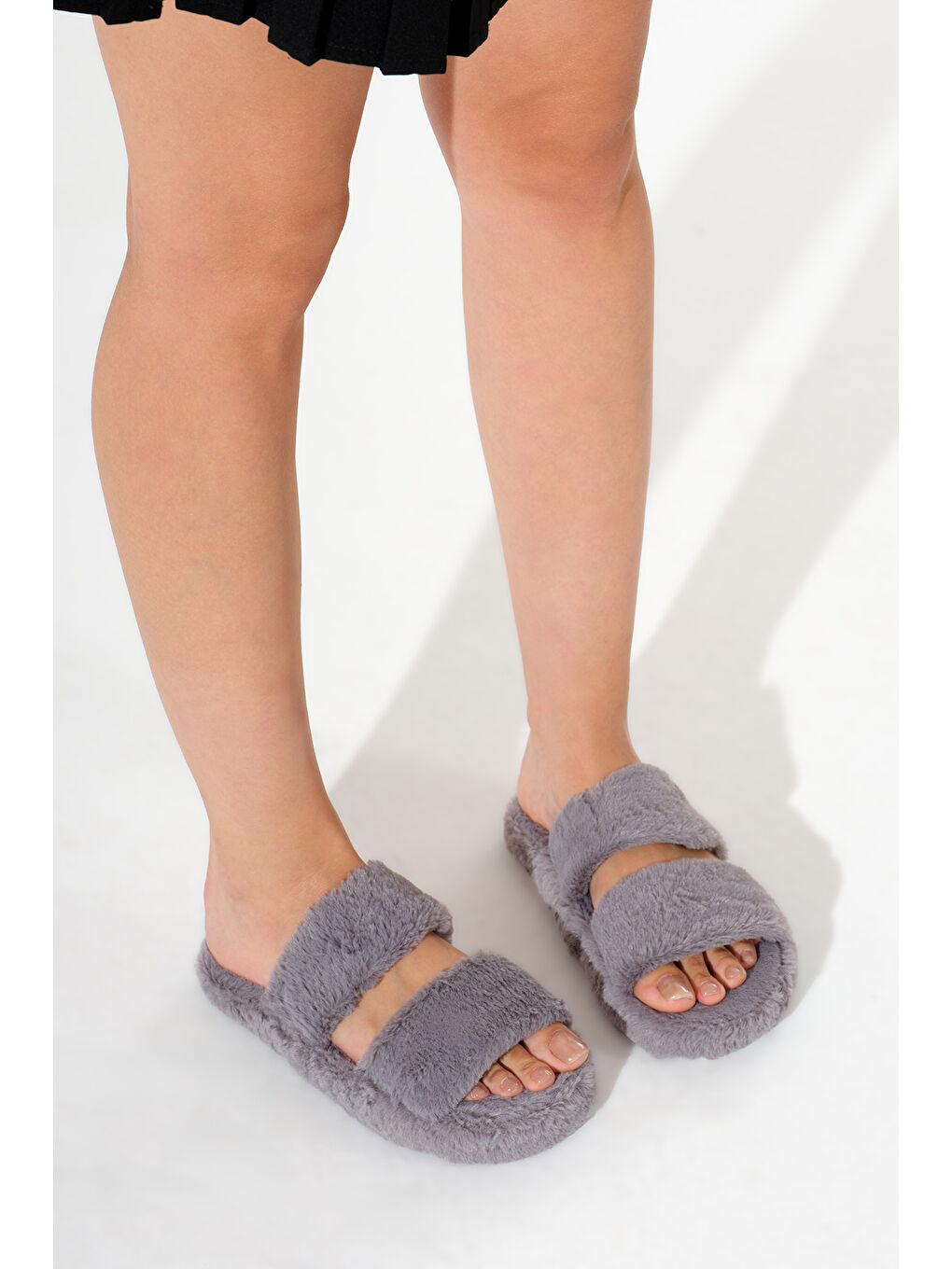 Gri Kadın Füme Çift Bantlı Pelüş Ev Terliği-2