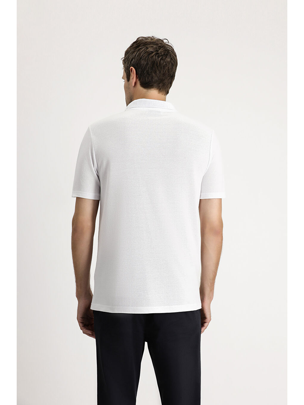 Beyaz Polo Yaka Regular Fit Nakışlı Pamuklu Büyük Beden Tişört-1