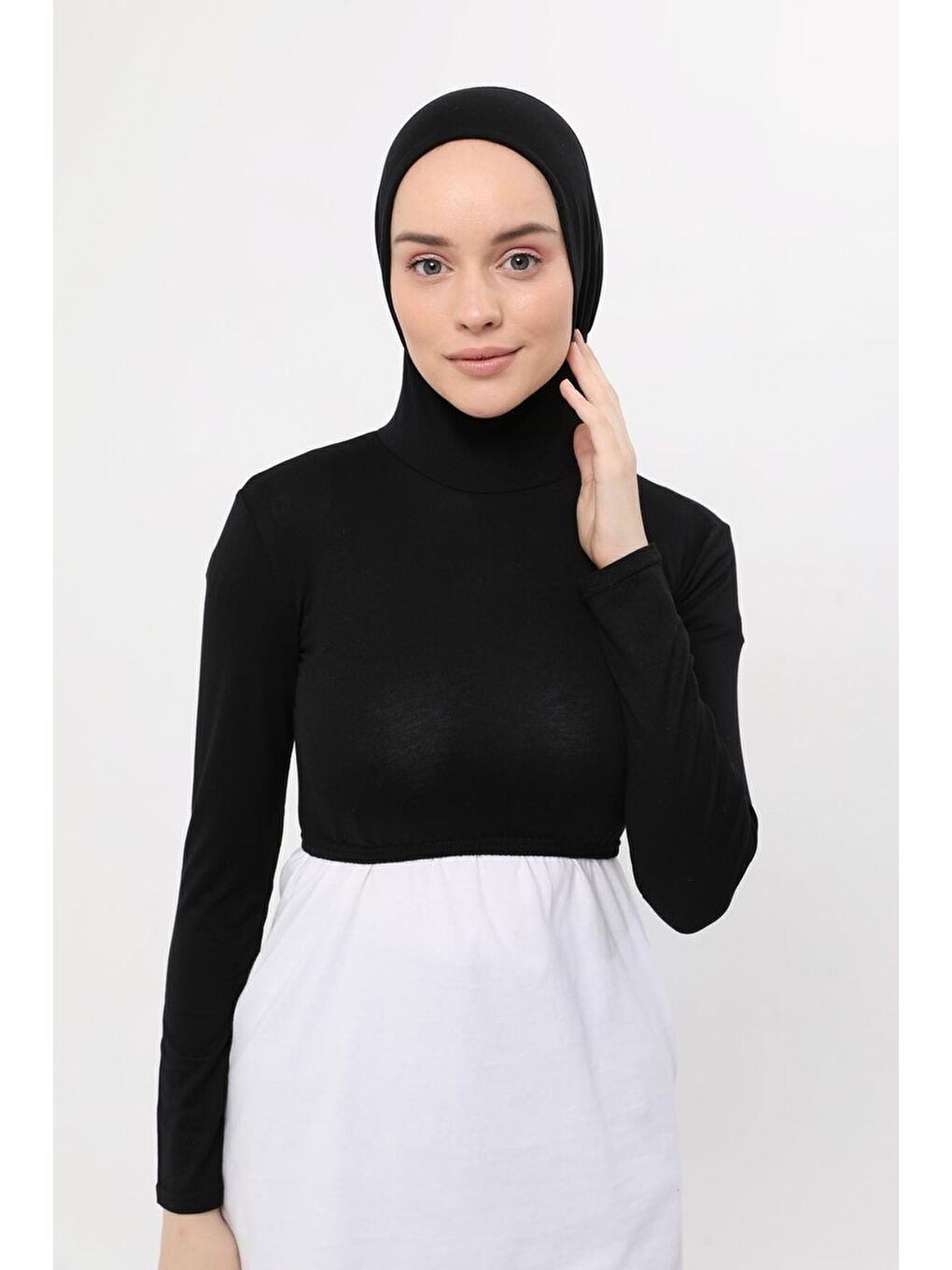 Siyah Uzun Kollu Boyunluklu Boneli Yarım Body-1