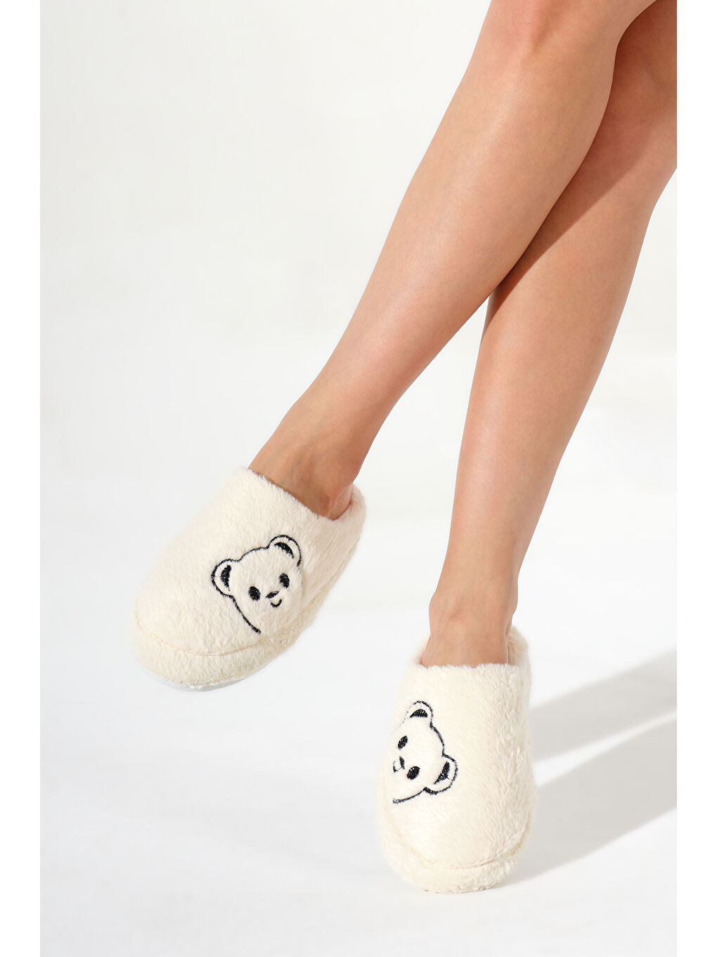 Ekru Kadın Krem Ayıcık Desenli Önü Kapalı Pelüş Ev Terliği-2