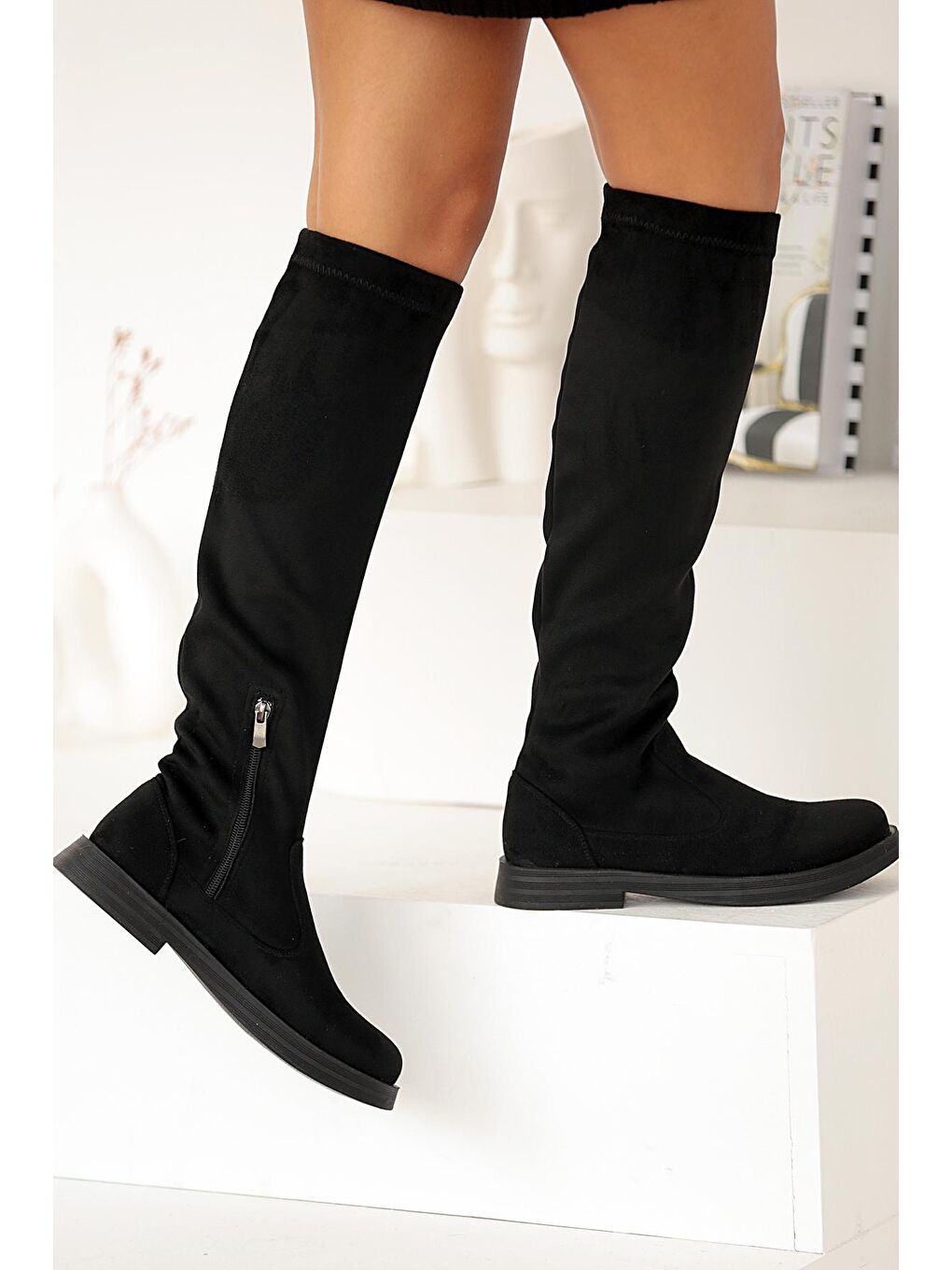 Siyah Kaymaz Taban Fermuarlı Streç Diz Altı Kadın Çizme 020-9500-22Süet