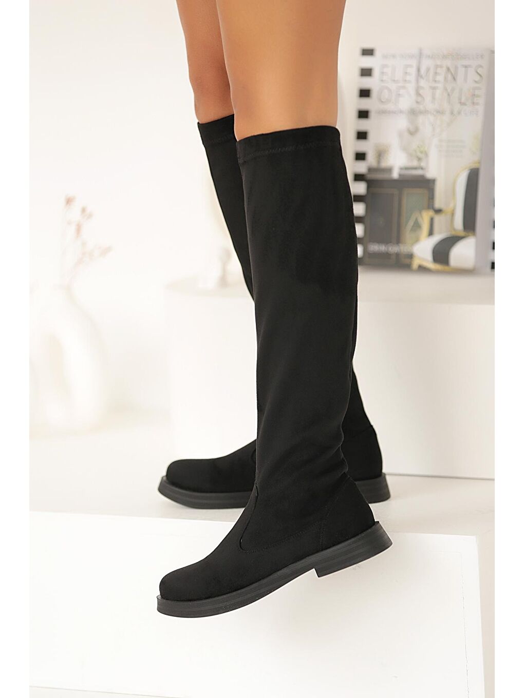Siyah Kaymaz Taban Fermuarlı Streç Diz Altı Kadın Çizme 020-9500-22Süet-1