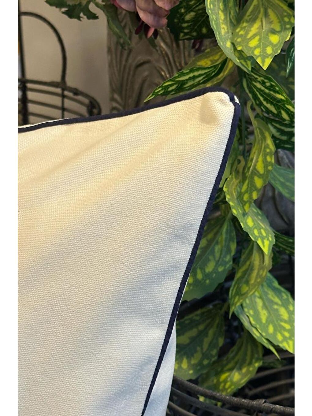 Karışık Yelkenli Lüx Nakışlı Keten Kırlent Kılıfı 45x45 cm-1