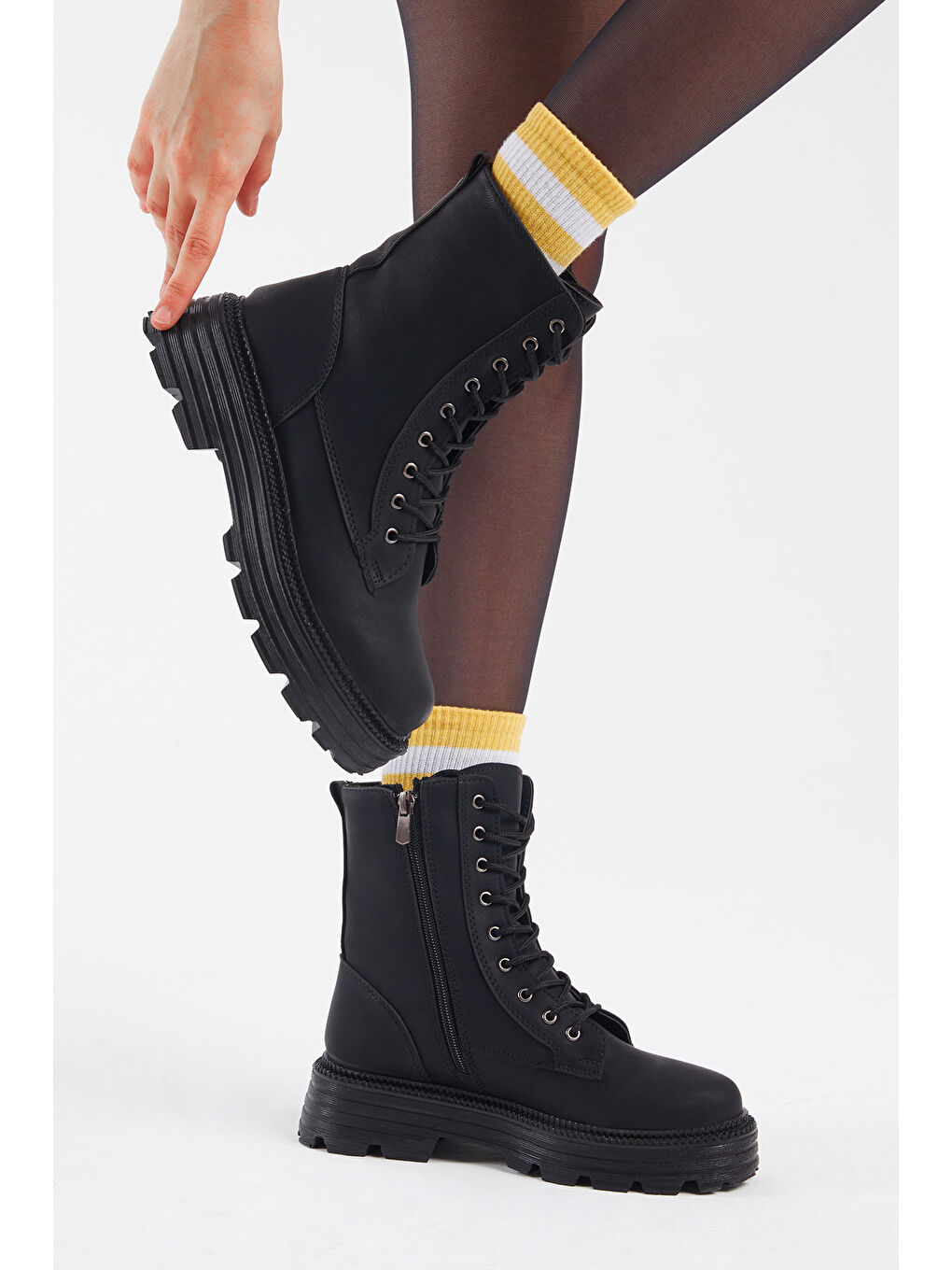 Kadın Siyah Cilt Poli Taban Rahat Kalıp Bağcıklı Bot-3