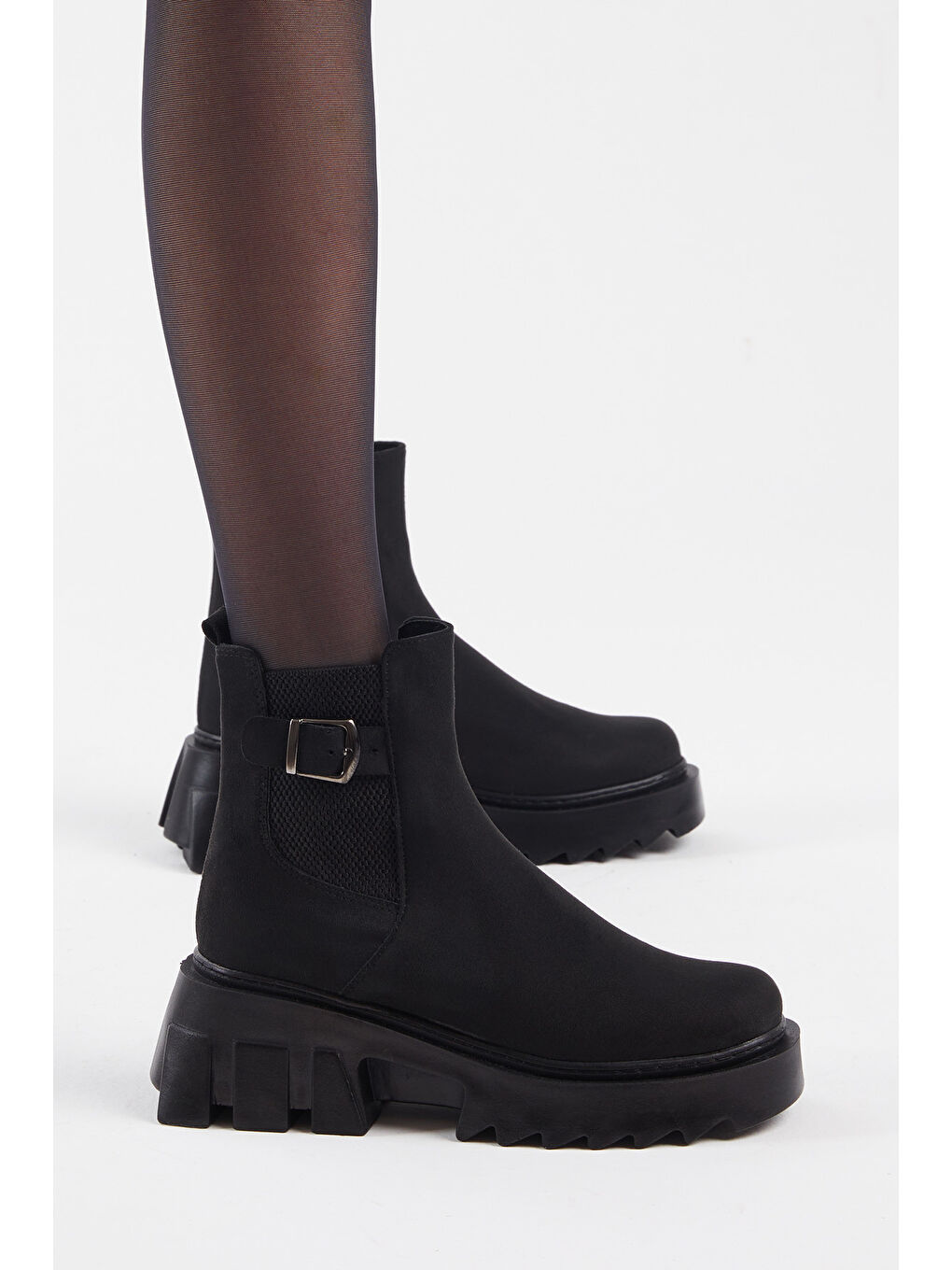 Kadın Siyah Süet Rahat Kalıp Kalın Taban Tokalı Lastikli Bot-1