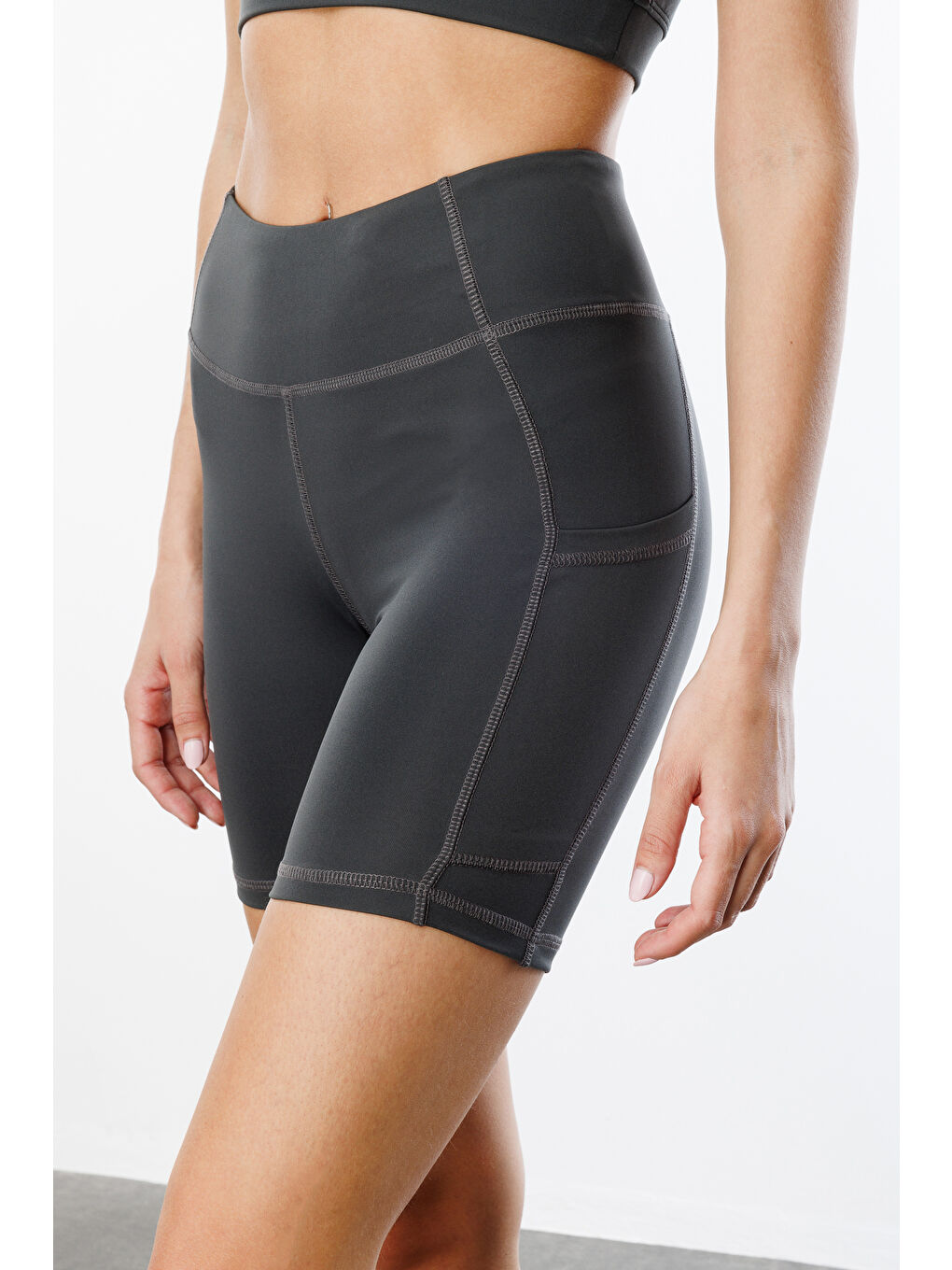 Gri Yüksek Bel Toparlayıcı Çift Cepli Biker Şort Kısa Spor Tayt KISA-TAYT