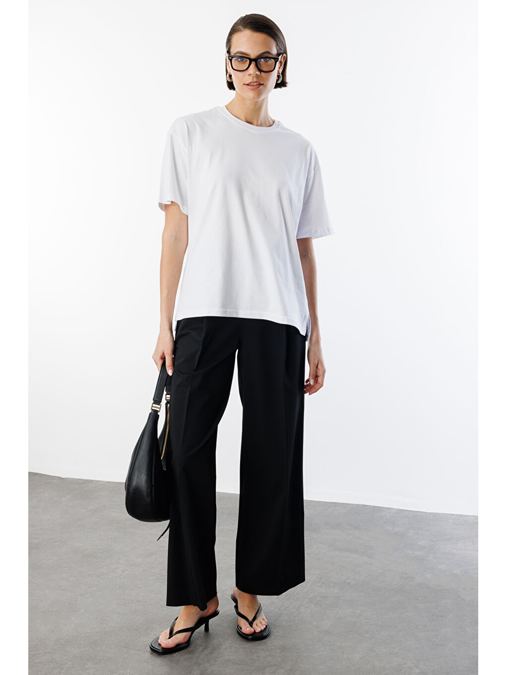 Beyaz Kadın %100 Organik Pamuk Relaxed Fit Yırtmaçlı Yuvarlak Yaka T-shirt YIRTMAÇLI-T-SHIRT-1