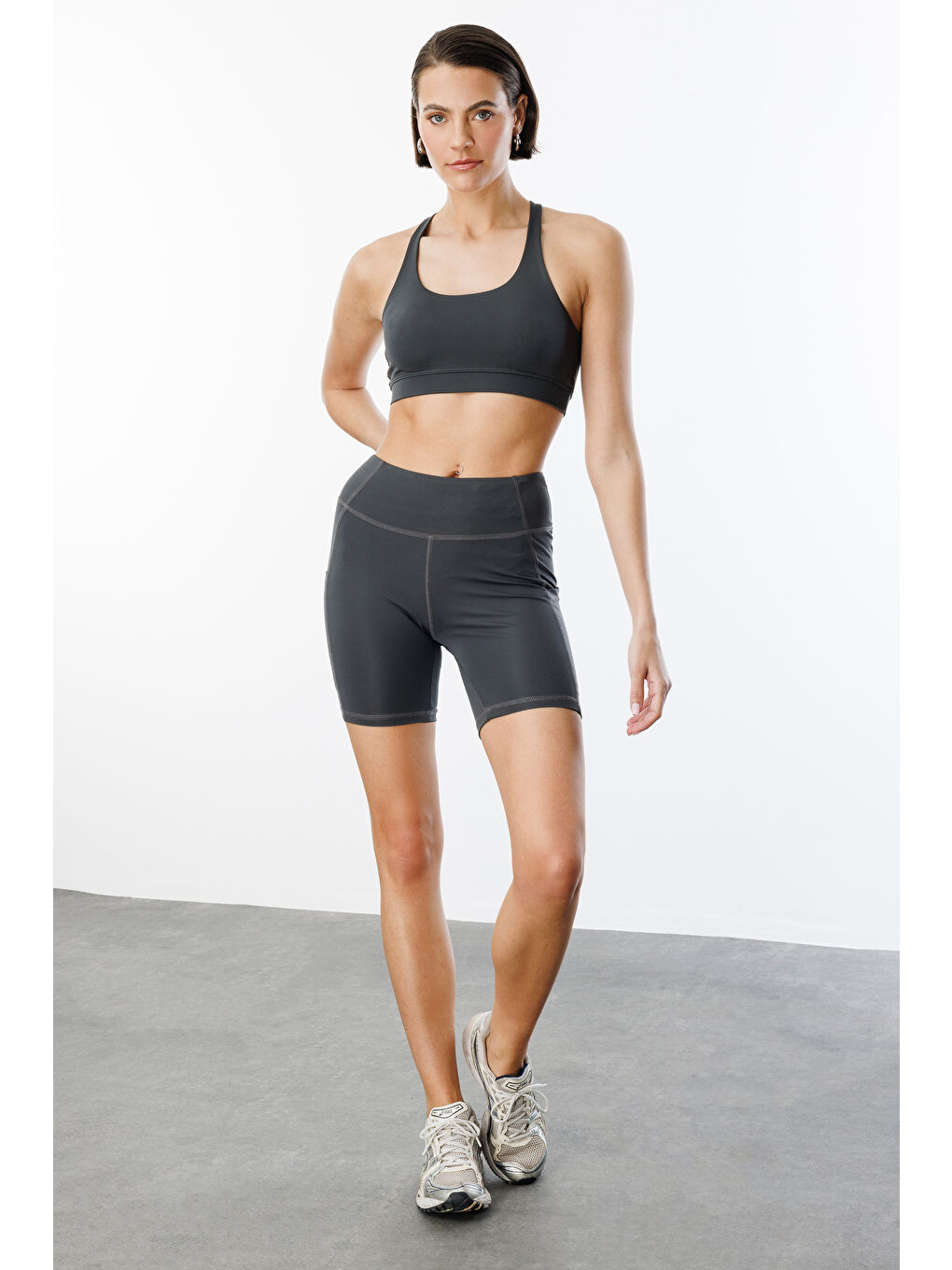 Gri Yüksek Bel Toparlayıcı Çift Cepli Biker Şort Kısa Spor Tayt KISA-TAYT-1