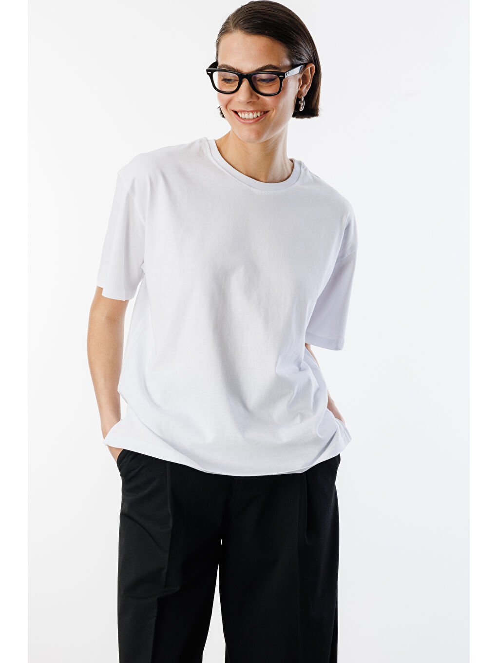 Beyaz Kadın %100 Organik Pamuk Relaxed Fit Yırtmaçlı Yuvarlak Yaka T-shirt YIRTMAÇLI-T-SHIRT-4