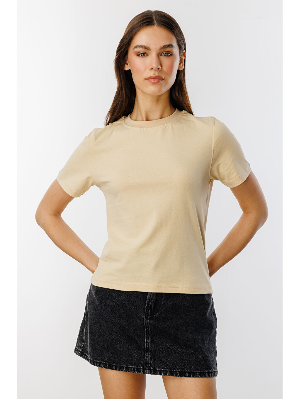 Bej Kadın T-shirt Kısa Kollu Organik Pamuklu Bisiklet Yaka Crop T-shirt KADIN-T-SHIRT