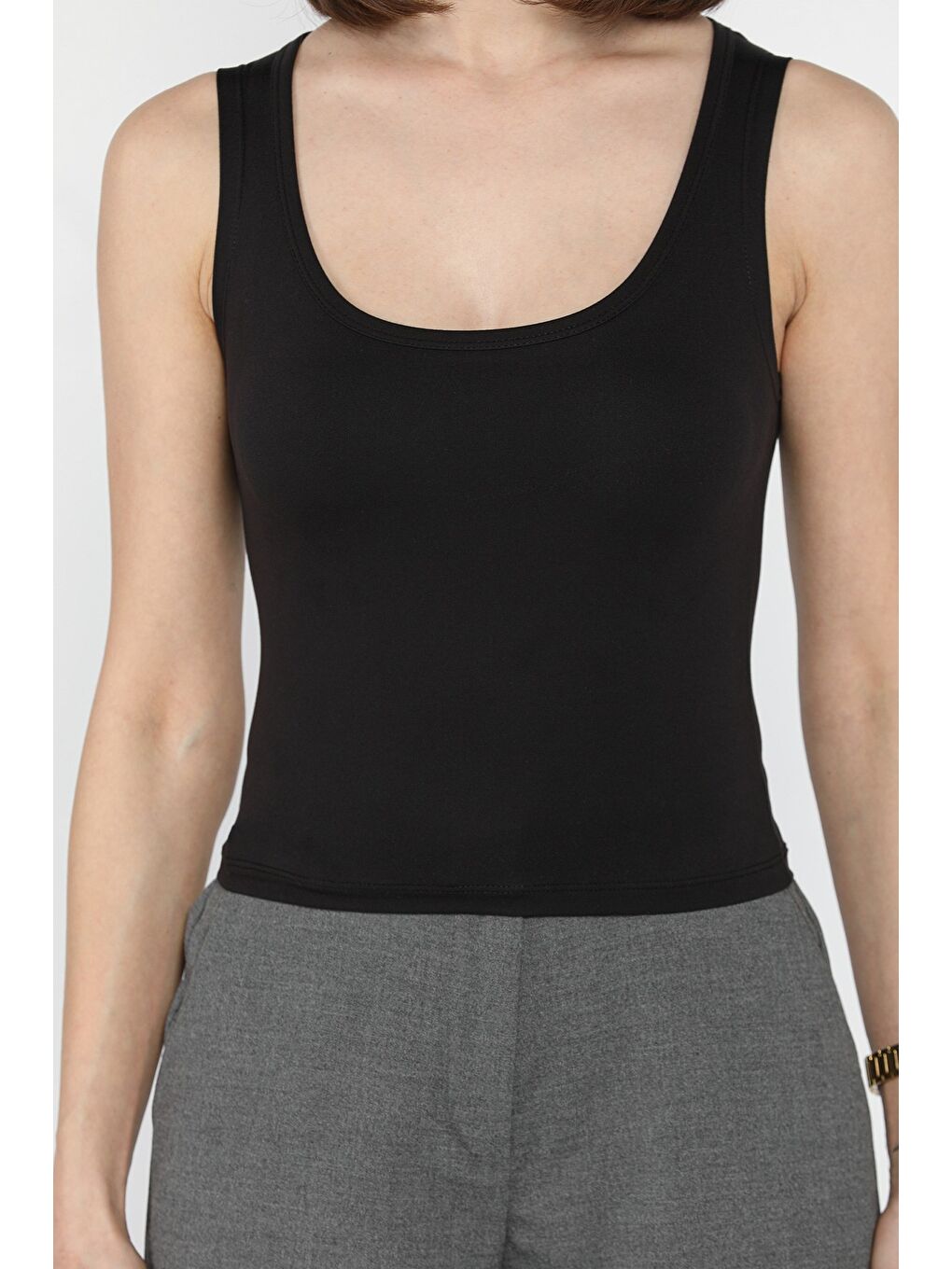 Siyah Kadın Modal Kumaş Sıfır Kol Elastanlı Crop Top Bluz-3