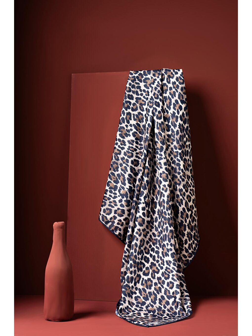 Lacivert Kadın Leoparlı Soft Eşarp